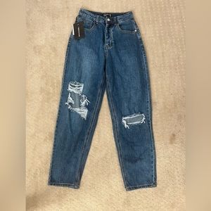 Blue wash knee rip boyfriend jeans